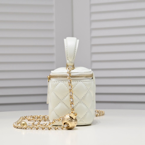 シャネルバッグ背面デザイン